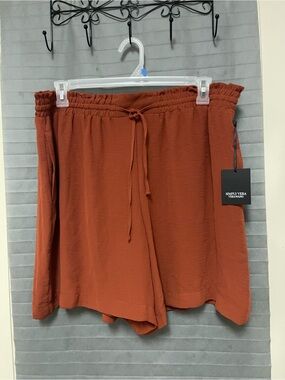 Simply Vera Vera Wang pull-on shorts in a rust/burnt orange color size XL